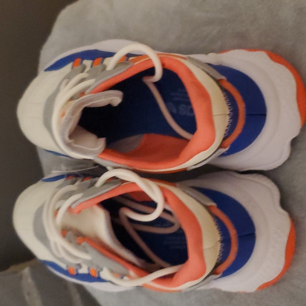 Boys Adidas - Picture 3 of 4